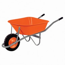 Carretilla naranja 55Lt. Caja Plastica rueda maciza Tramontina x Un.